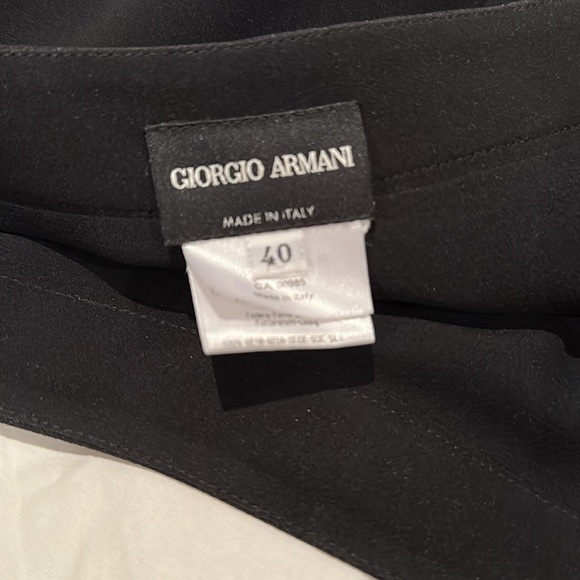 Giorgio Armani black silk flared skirt. Size 6 - Picture 2 of 4